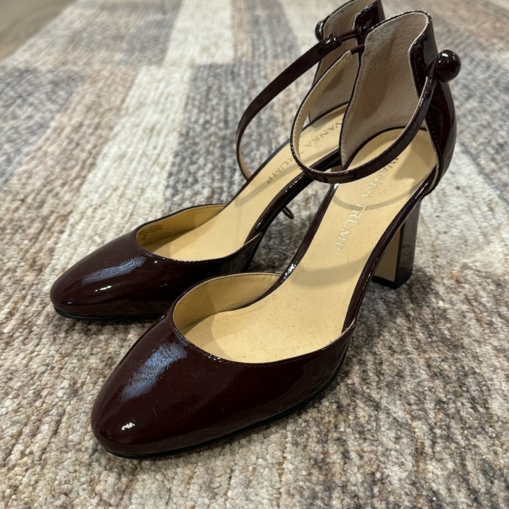 Patent leather heel
